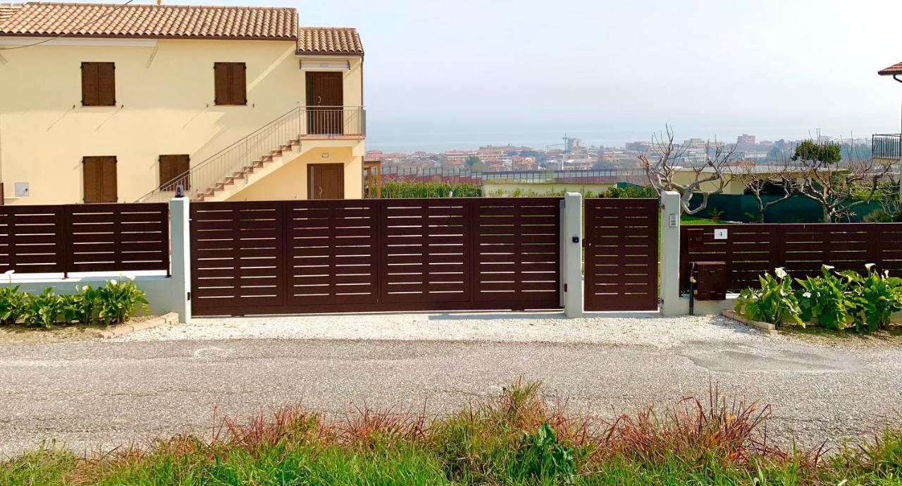 Casa Vacanze Con Vista Mare E Giardino - Amanecer 塞尼加利亚马尔佐卡 外观 照片